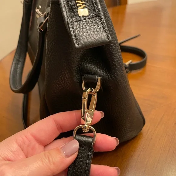 Kate Spade cross over bag. - Picture 11 of 12